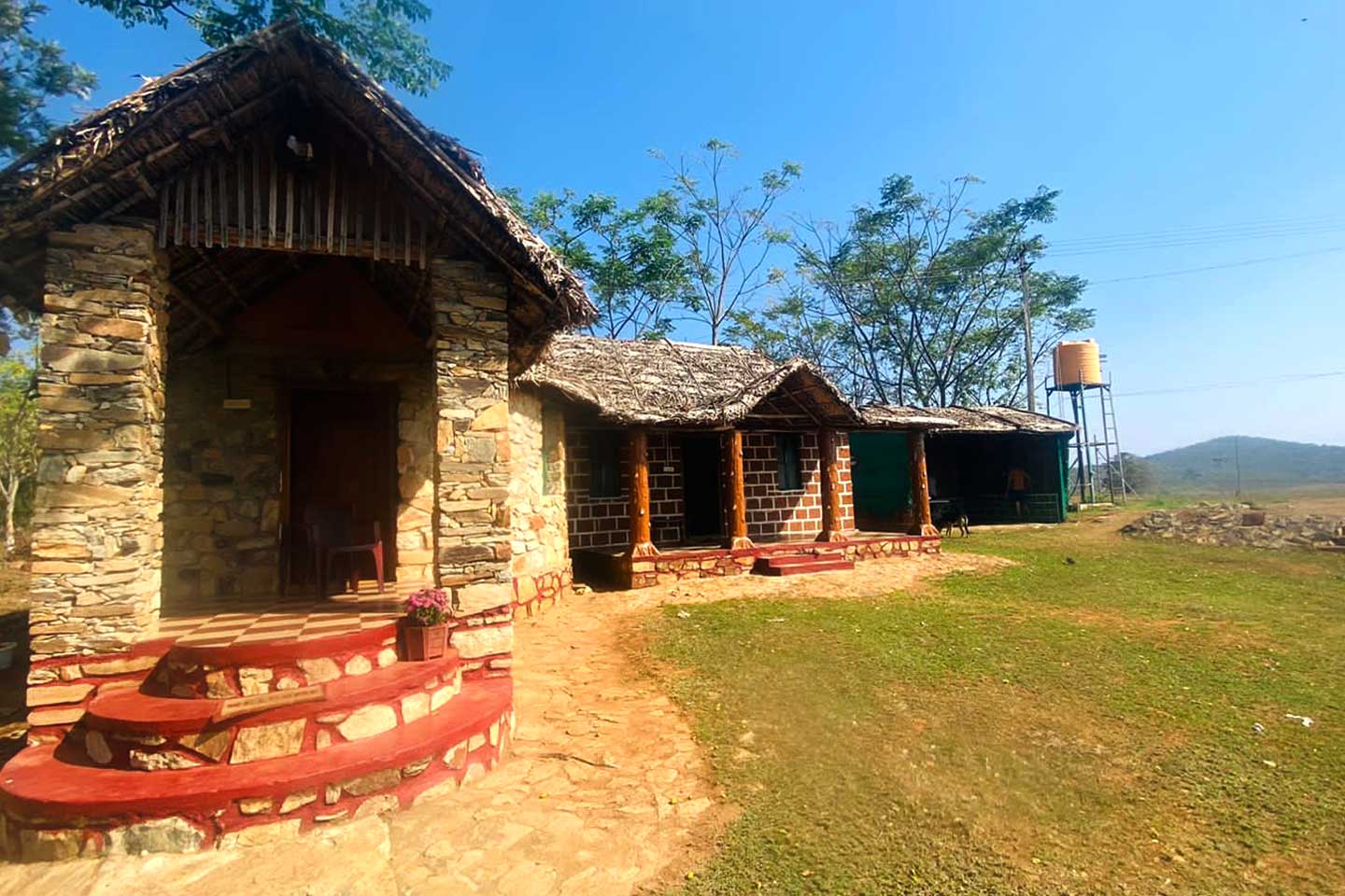 Spacious cottage with balcony overlooking Bandipur wildlife sanctuary