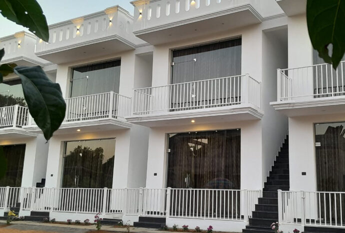 Spacious heritage villa with garden courtyard White Town